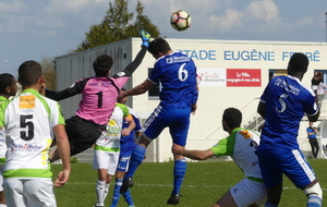 COUPE DE VENDÉE : LA ROCHE VF (R2) A TENU LA DRAGÉE HAUTE À LA CHATAIGNERAIE 