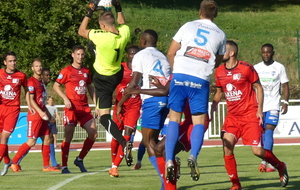 À 10 CONTRE 11 DÈS LA 15’ , LA ROCHE VF CONCÈDE LE NUL À POUZAUGES