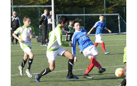 U13 A : UNE VICTOIRE TIRÉE PAR LES CHEVEUX