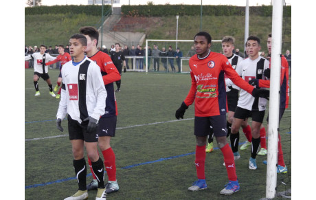 U17 ÉLITE : UNE VICTOIRE DIFFICILE !