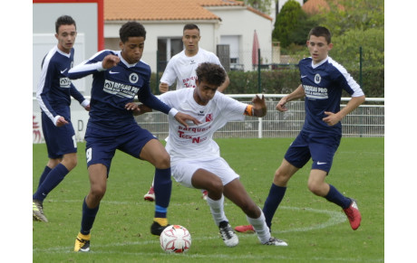 LES U17 RÉGION CONCĖDENT UNE LOURDE DÉFAITE À DOMICILE