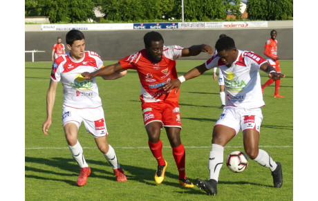 N3 : LA ROCHE VF FERME LA PORTE DU NATIONAL 2 AU FC CHALLANS 