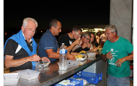 BONNE HUMEUR ET CONVIVIALITÉ À LA SOIRÉE MOULES/FRITES 