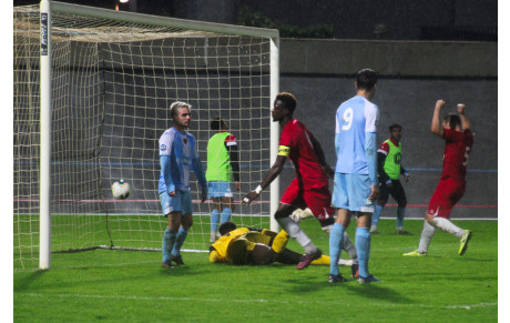 LA ROCHE VF PARTAGE LES POINTS AVEC LE MANS FC 