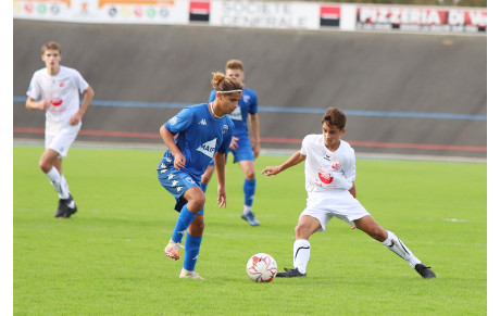 DOUCHE FROIDE POUR LES U17 CONTRE LES CHAMOIS NIORTAIS